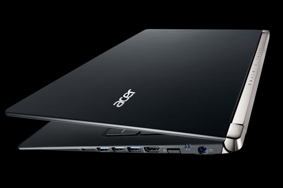 Acer V NITRO BLACK EDITION